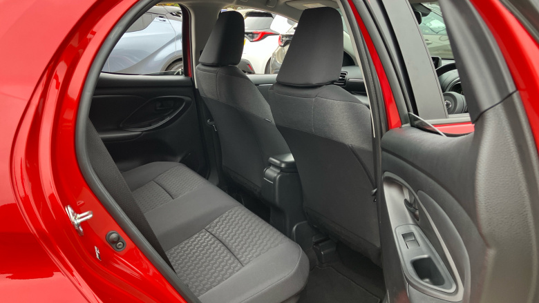 Toyota Yaris 1.5 Hybrid Design 5dr CVT Hybrid Hatchback